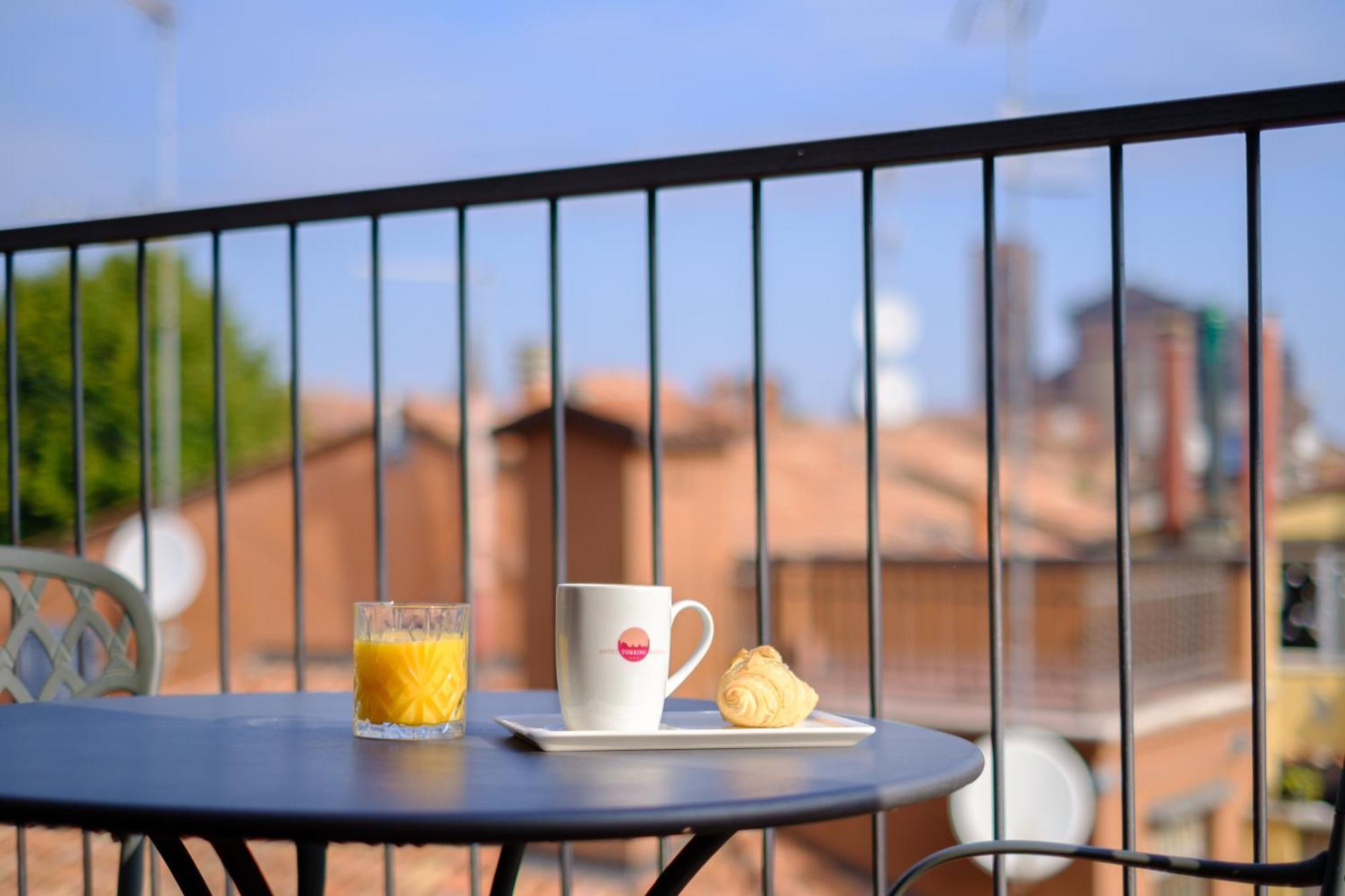 Hotel Touring Болоня Екстериор снимка
