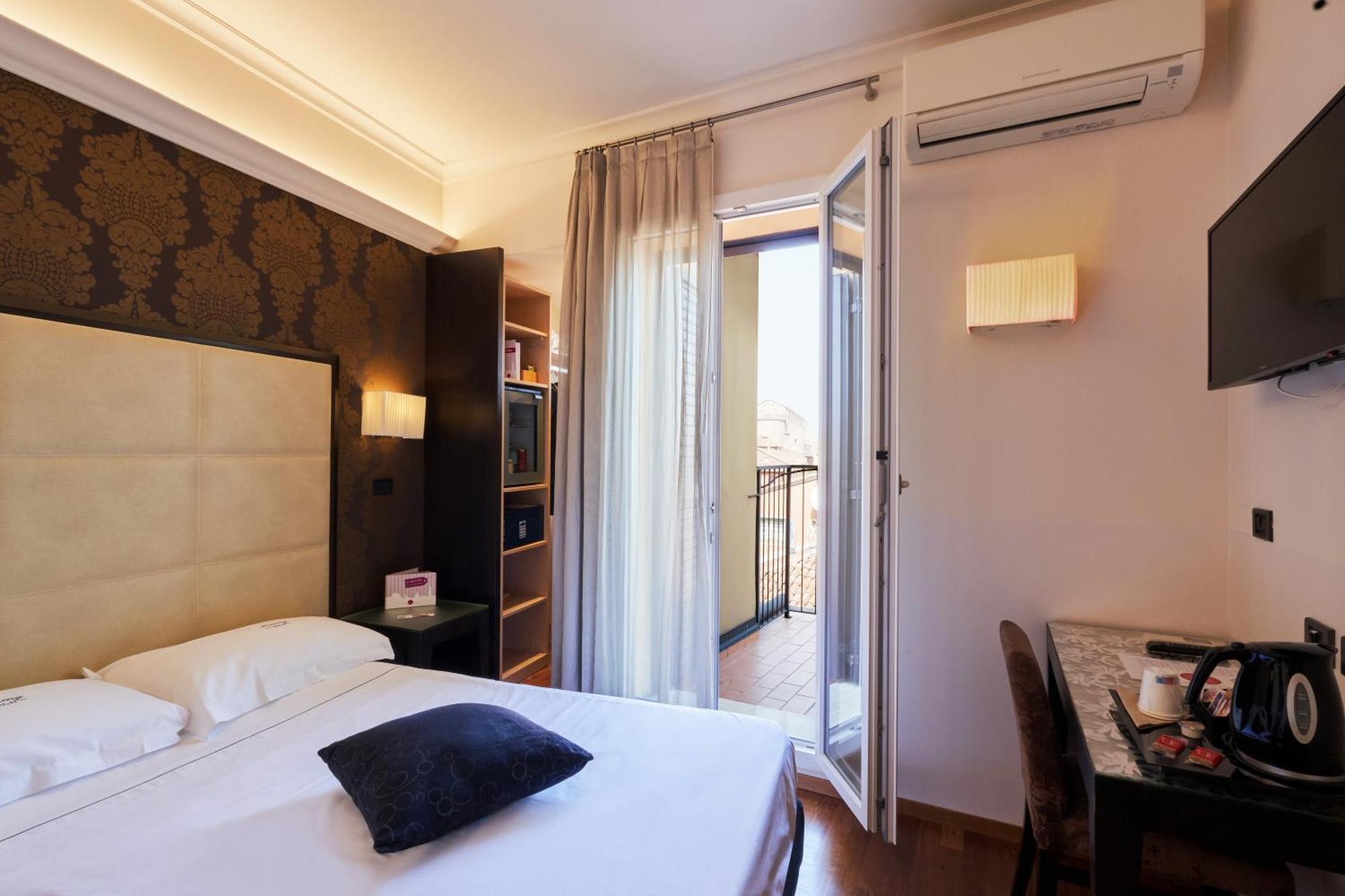 Hotel Touring Болоня Екстериор снимка