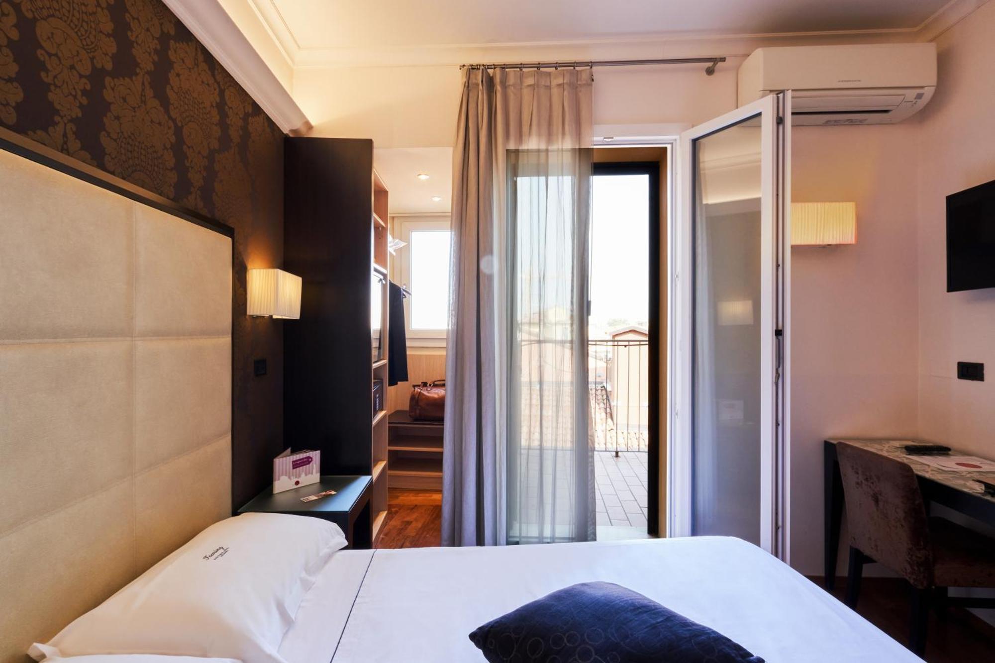 Hotel Touring Болоня Екстериор снимка