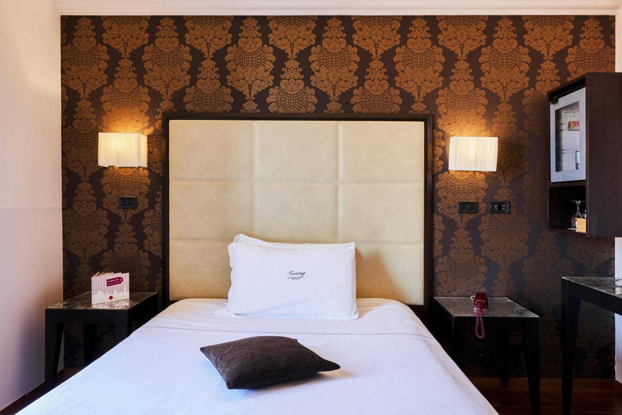 Hotel Touring Болоня Екстериор снимка