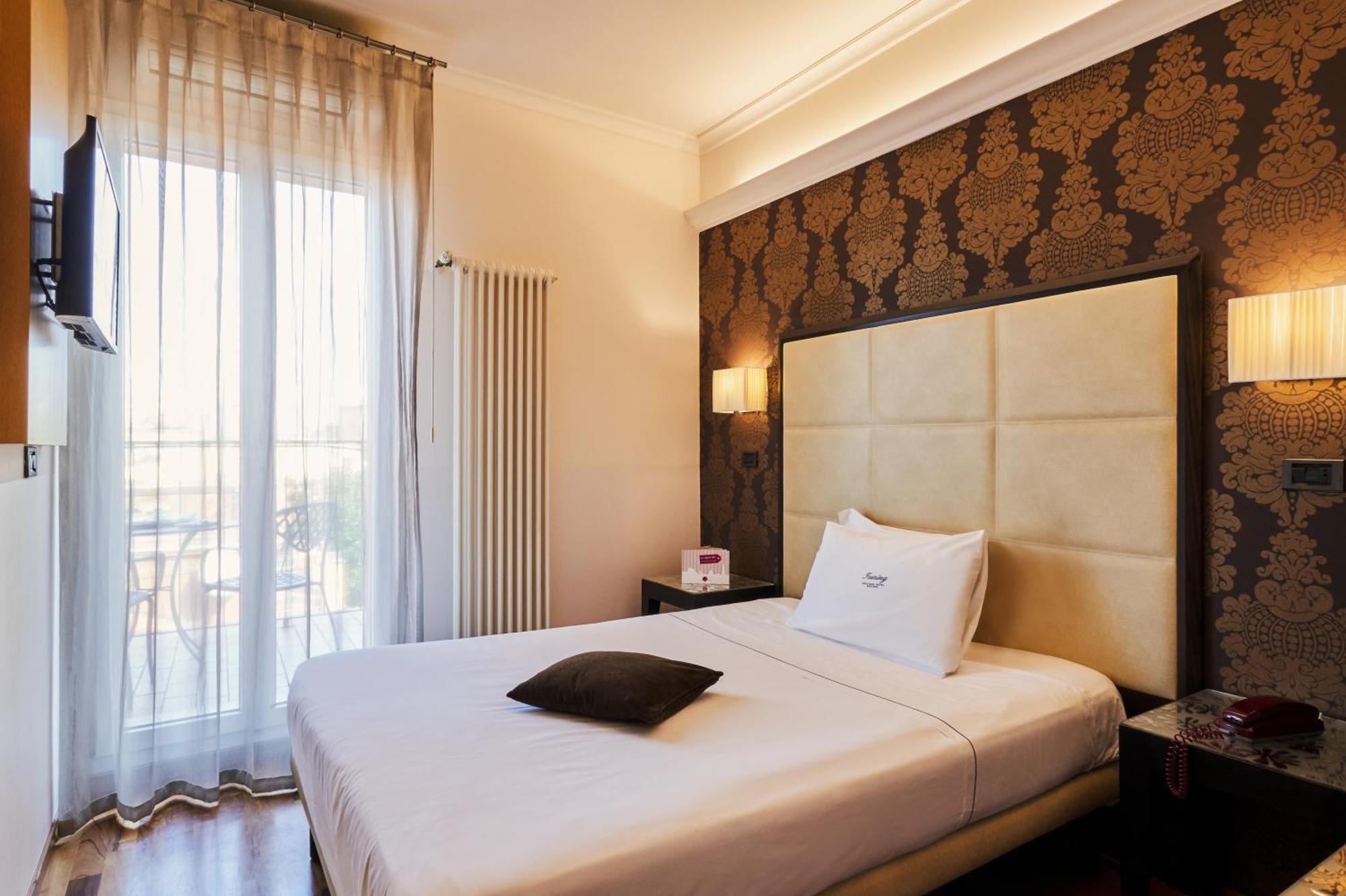 Hotel Touring Болоня Екстериор снимка
